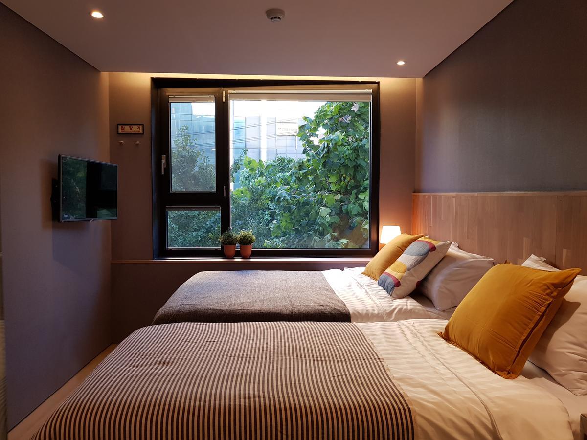 Hostel Cleo Seoul Hongdae Exterior photo